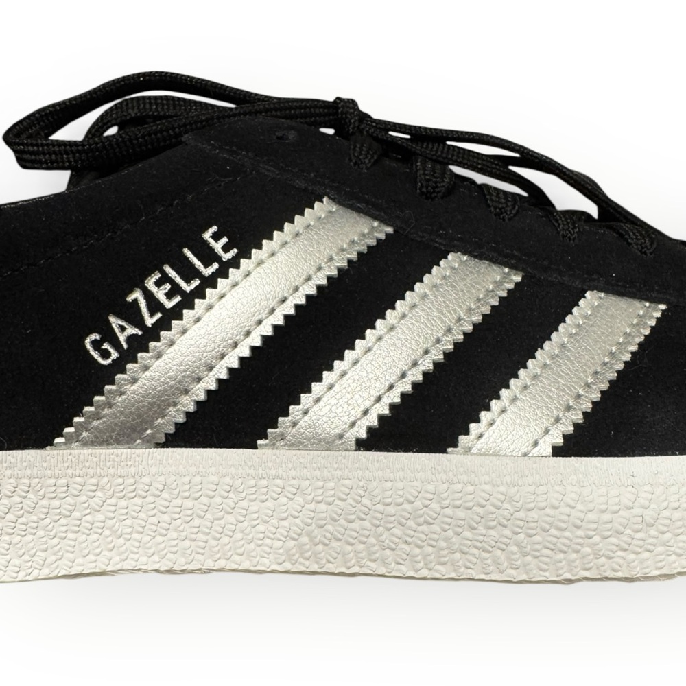 ADIDAS NIB OG Gazelle Suede Shoes in Black/Metallic Silver, Size 7 - Picture 9 of 16
